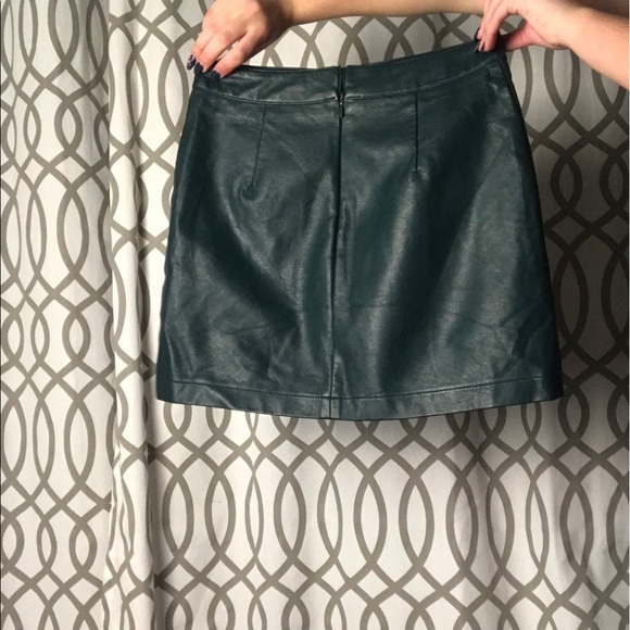 Dark green leather Forever 21 mini skirt - Picture 4 of 4